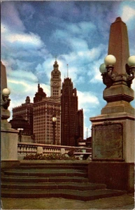 CHICAGO SKYSCRAPERS Illinois IL Postcard - Picture 1 of 2