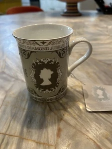 Taza de porcelana de hueso Sainsbury's Queen Elizabeth II Diamond Jubilee (1952-2012) - Imagen 1 de 7