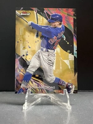 2024 TOPPS FINEST 104 PETE CROW-ARMSTRONG GOLD REFRACTOR /25 RC ROOKIE - Image 1 of 2