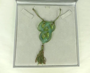 Lalique France verde cristallo vetro serpente serpente ciondolo corda seta collana scatola - Foto 1 di 13