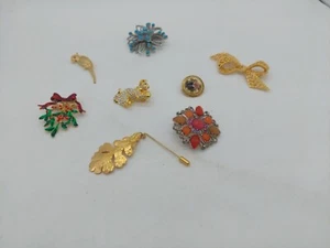 Estate Sale Vintage Pin Lot - Picture 1 of 5