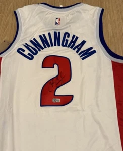 CAMISETA DE LOS DETROIT PISTONS FIRMADA POR CADE CUNNINGHAM BECKETT BAS - Imagen 1 de 5