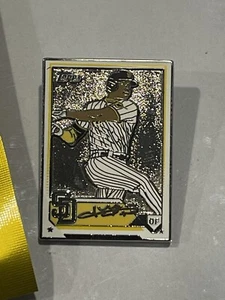 2023 Topps Series 1 Superbox Enamel Trading Card Pin JUAN SOTO San Diego Padres - Picture 1 of 4