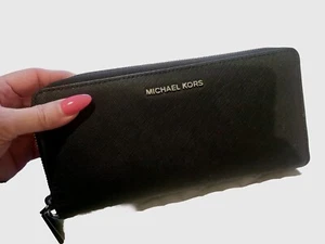 Michael KORS Wallet - Picture 1 of 8
