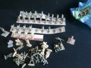50+ 1/72 WORLD WAR 2 AUSTRALIAN INFANTRY SOLDIERS INC MACHINE GUN PACIFIC WAR VG - Picture 1 of 2