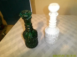 2 DECANTER VINTAGE VETRO VERDE VETRO LATTE STESSI MODELLI - Foto 1 di 4