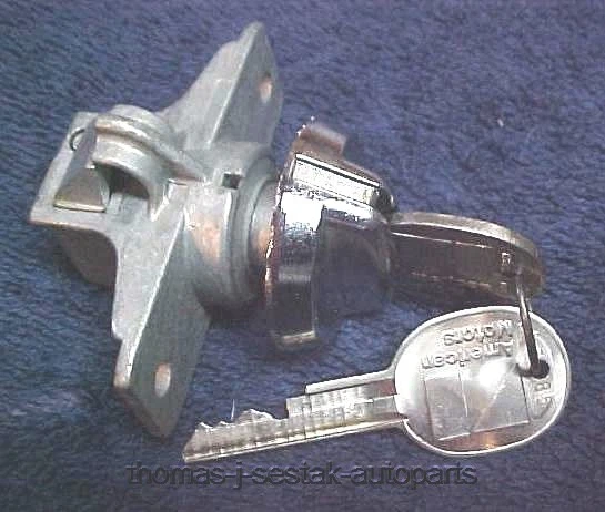 NOS 71 - 88 AMC Javelin Pacer Matador Spirit Eagle Glove Lock Complete With Keys - Image 1 of 1