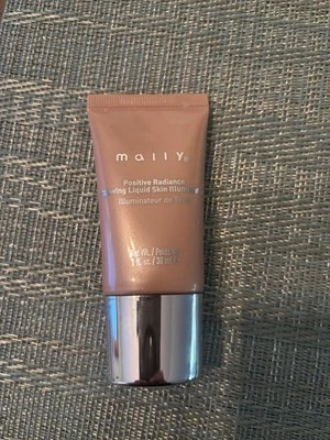 Iluminador líquido brillante para piel Mally Positive Radiance. ¡Sellado! Foto 1 de 2