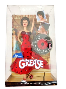 Grease Rizzo Barbie bambola Dance Off Pink Label 2008 Mattel M3255 NRFB nuova con scatola - Foto 1 di 7