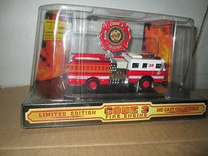 City of Houston CODE 3 seagrave pumper 1/64 Fire Dept unit 38 # 02451 truck  - Picture 1 of 5