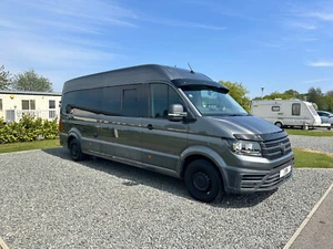 VW OFF-GRID CRAFTER CAMPER LWB 35 TRENDLINE WITH BUSINESS PACK GARAGE BIKE KART - Picture 1 of 23