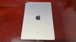 Apple iPad Pro (10.5-inch) - 256GB - Space Gray (Cell) - Screen Halo - Afbeelding 1 van 9