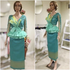 Khmer Traditional Outfit / Cambodian Clothes - 2 Pieces, Khmer Shirt & Skirt - Picture 1 of 9