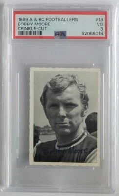 1969 A & BC Footballers Bobby Moore Crinkle Cut #18 PSA 3 - Изображение 1 из 2