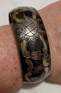 Bracciale vintage in ottone inciso girasole e tulipani - Foto 1 di 5