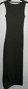 Vestido ajustado acanalado Nova de moda para mujer talla pequeña verde oliva - Imagen 1 de 9
