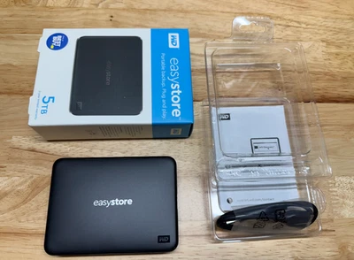Disco duro externo portátil WD Easystore 5 TB USB 3.0 - negro Foto 1 de 4