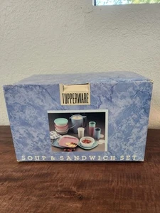 Neu im Karton Vintage Tupperware Suppe & Sandwich Set Krug Tassen Teller Schüsseln Deckel 1989  - Bild 1 von 17