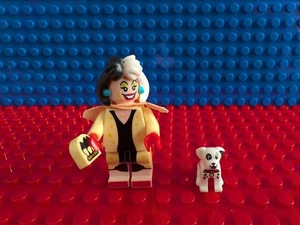 Cruella De Vil Disney Style Customised Lego with Base & Accessories MiniFigure - Picture 1 of 1