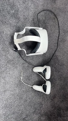 Oculus Virtual Reality Gaming Headset with Controllers And Charger - Image 1 of 4