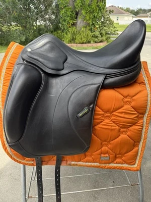 Sillín de doma AMERIGO CERVIA SIENA mono solapa 17,5” M+1 (M/MW) hecho en Italia Foto 1 de 4