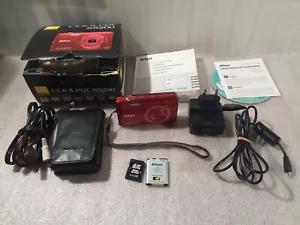 Nikon Coolpix S5200 Rouge avec chargeur câbles étui dans sa boite - Bild 1 von 9