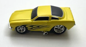 Muscle Machines - gelber 1965 Ford Mustang - Maßstab 1:64 (lose) - Bild 1 von 5