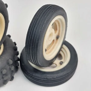 Vintage Associated RC10 Edinger 7-Rippen Vorderreifen und 2 Paar Hinterreifen Cadillac - Bild 1 von 13