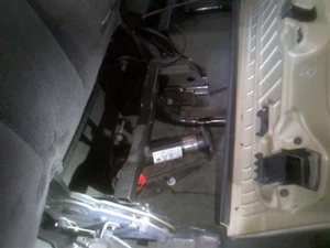 JACK ONLY FROM 2004 GMC SIERRA 2500 FOR EMERGENCY SPARE  - Picture 1 of 12