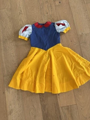 Vestido Blanco Nieves Hecho a Mano Foto 1 de 4