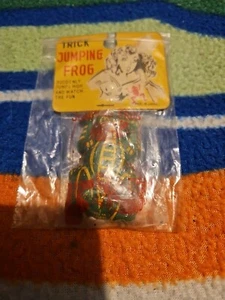 Vintage Metal Tin Toy Made In Japan Green FROG Spring Jumping 2-1/8" Sealed - Picture 1 of 6