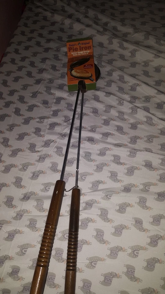 Rome's 1805 Round Pie Iron with Steel and Wood Handles Cast Iron - Image 1 of 4