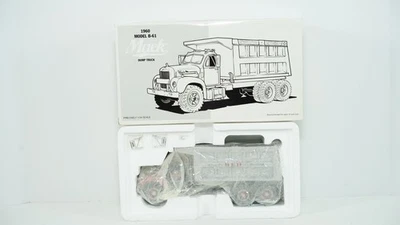 Camión de volteo First Gear 1/34 1960 Mack modelo B-61 lectura 18-1872 nuevo F65 Foto 1 de 4