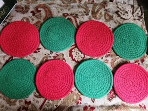8er Set Rot und Grün Weihnachten Aufgerolltes Seil Untersetzer 7x7 - Bild 1 von 2