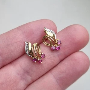 Hallmarked 9ct Yellow Gold Ruby & Diamond Stud Earrings 1.5g 375 - Picture 1 of 12