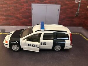 Volvo V70 Wagon Helsinki Police Finland Car Model Toy Diecast Amercom 1:43