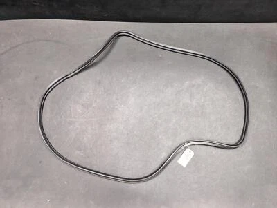 Уплотнительная полоска крышки задней багажника 2018 BMW 330i 51767255635 2017 - Изображение 1 из 4