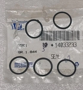 New Genuine GM Oil Filter Seal Qty. 5 14033233 - Picture 1 of 3