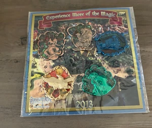Walt Disney World Experience More Of The Magic Jahreskartenhalter 5 Pin Set Neu - Bild 1 von 2