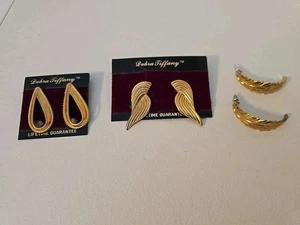 Juego de 3 pares de pendientes vintage esmaltados Debra Tiffany tono dorado - Imagen 1 de 5
