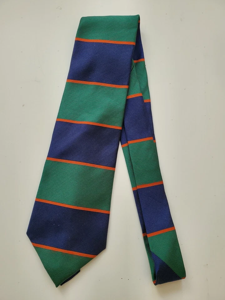 Gitman Bros 纯丝绸手工制作男式领带 4 英寸 X 57 英寸。 美国制造。  — 第 1/4 张图片