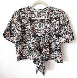 Top corto Jon & Anna contemporáneo para mujer corbata frontal talla mediana aleteo floral - Imagen 1 de 6