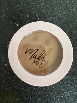 mally soft as silk powder foundation 8g medium - Image 1 of 4