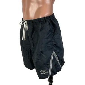 Pantalones Cortos de Fútbol Umbro De Colección Para Hombres M Med Nylon Cortavientos Azteca Negro Años 90 Raro - Imagen 1 de 11