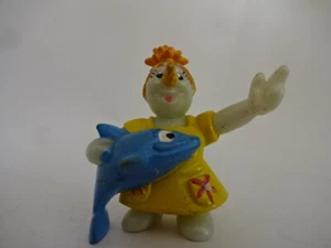 Spielfigur " Pinguine " Pinguin mit Delphin - Bild 1 von 1
