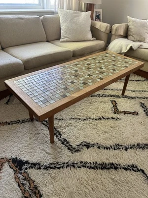 Mesa de centro moderna de mediados de siglo de azulejos de mosaico Martz Marshall Studios de colección Foto 1 de 4