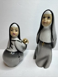 Vintage Geo Z Lefton 2er Set Baseball spielende Nonnen in Gewohnheiten handbemalt K1428 - Bild 1 von 10