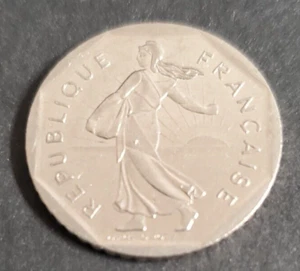 France, nice 1981 2 Franc coin - Picture 1 of 2