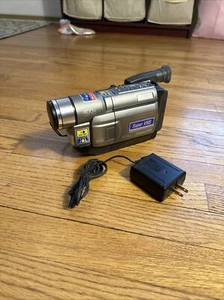 JVC GR-SXM330U 400X Digital Zoom SUPER VHS Compact Camcorder - PARTS OR REPAIR - Picture 1 of 8
