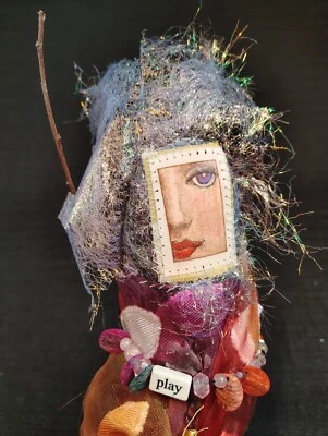 Whimsy J, Jeanne Weymouth, sirena, chatarra, arte popular, muñeca, abstracto, juego Foto 1 de 4